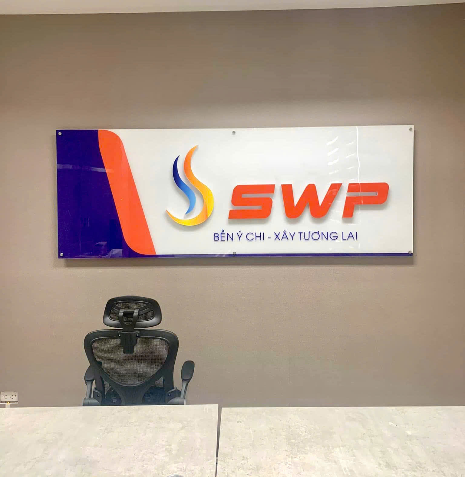 Biển mica in Uv, chữ gắn nổi