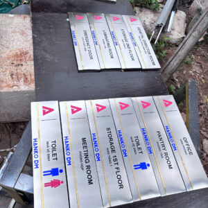 Biển phòng inox in UV