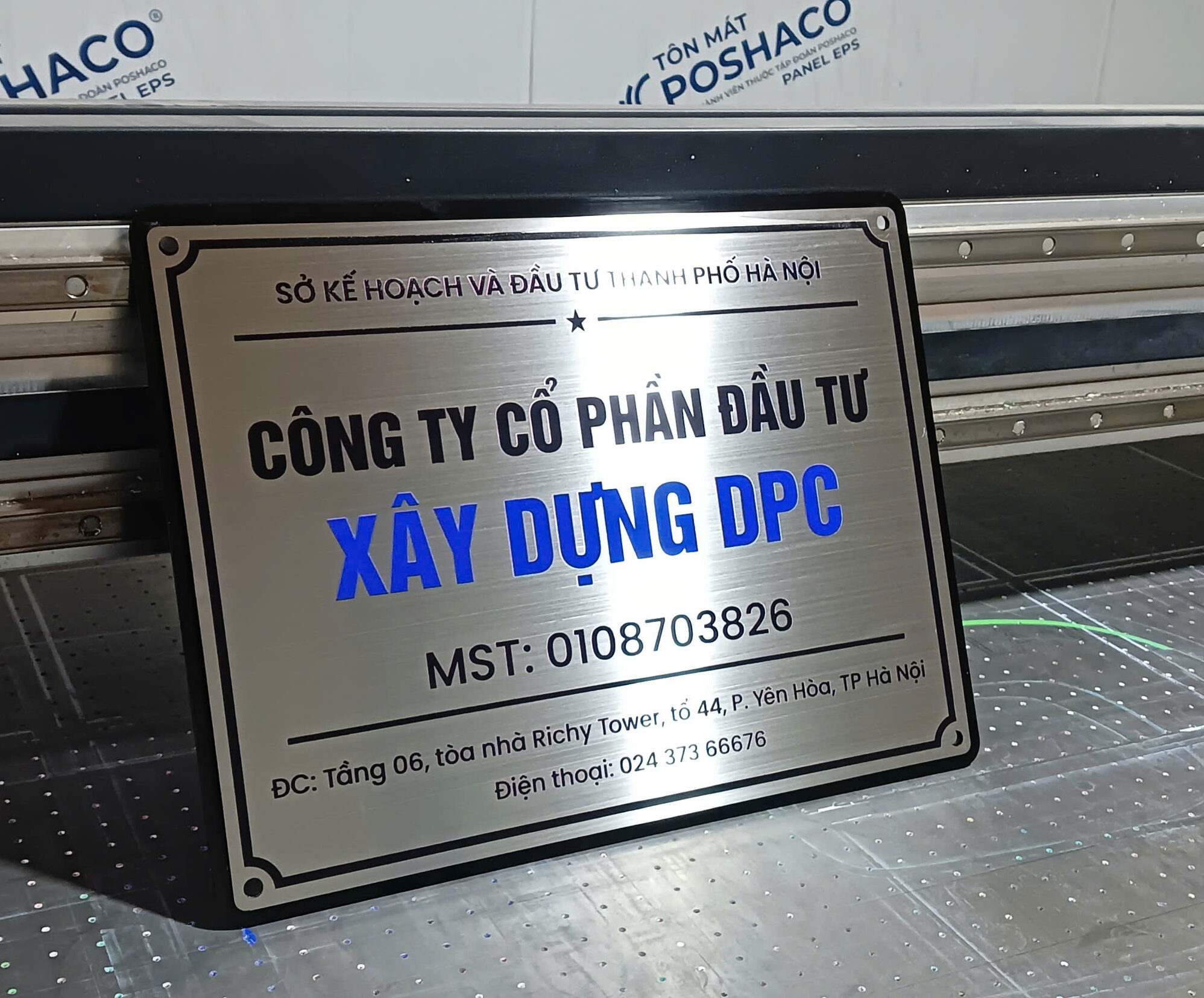 Biển Công Ty Inox in UV Ốp Đế Mica